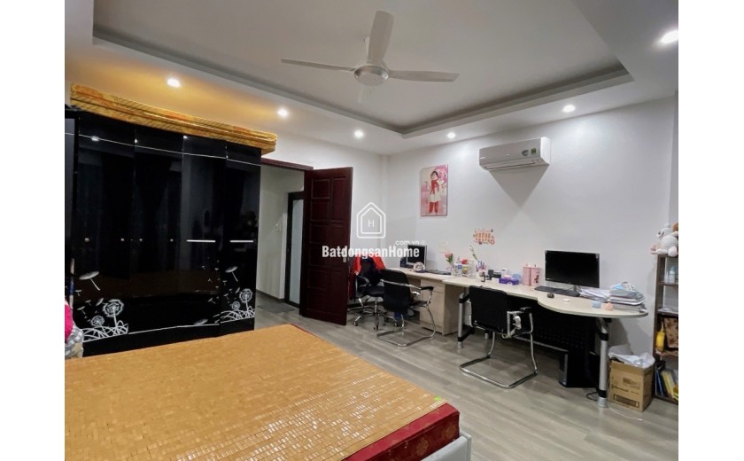 Bán nhà đất gần Huy Du, lô góc, ô tô đỗ cửa, sát Metro, tiềm năng xây mới